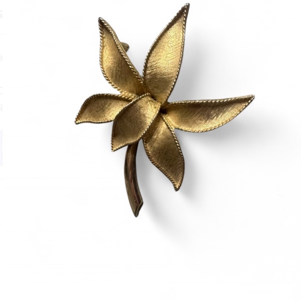 Vintage Emmons “Lily Fair” Brooch • 1964 • Brushed Gold Flower Pin • 3